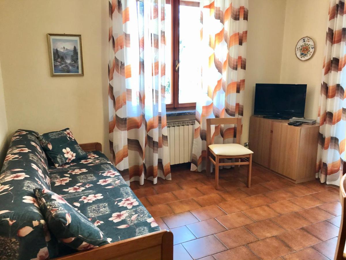 Casa Rosa Apartments Malcesine Bagian luar foto